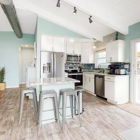 The Orange Crush - 5Br Beachfront Family Retreat-3